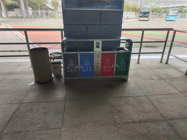 西安咸阳国际机场（不锈钢垃圾箱供货安装）